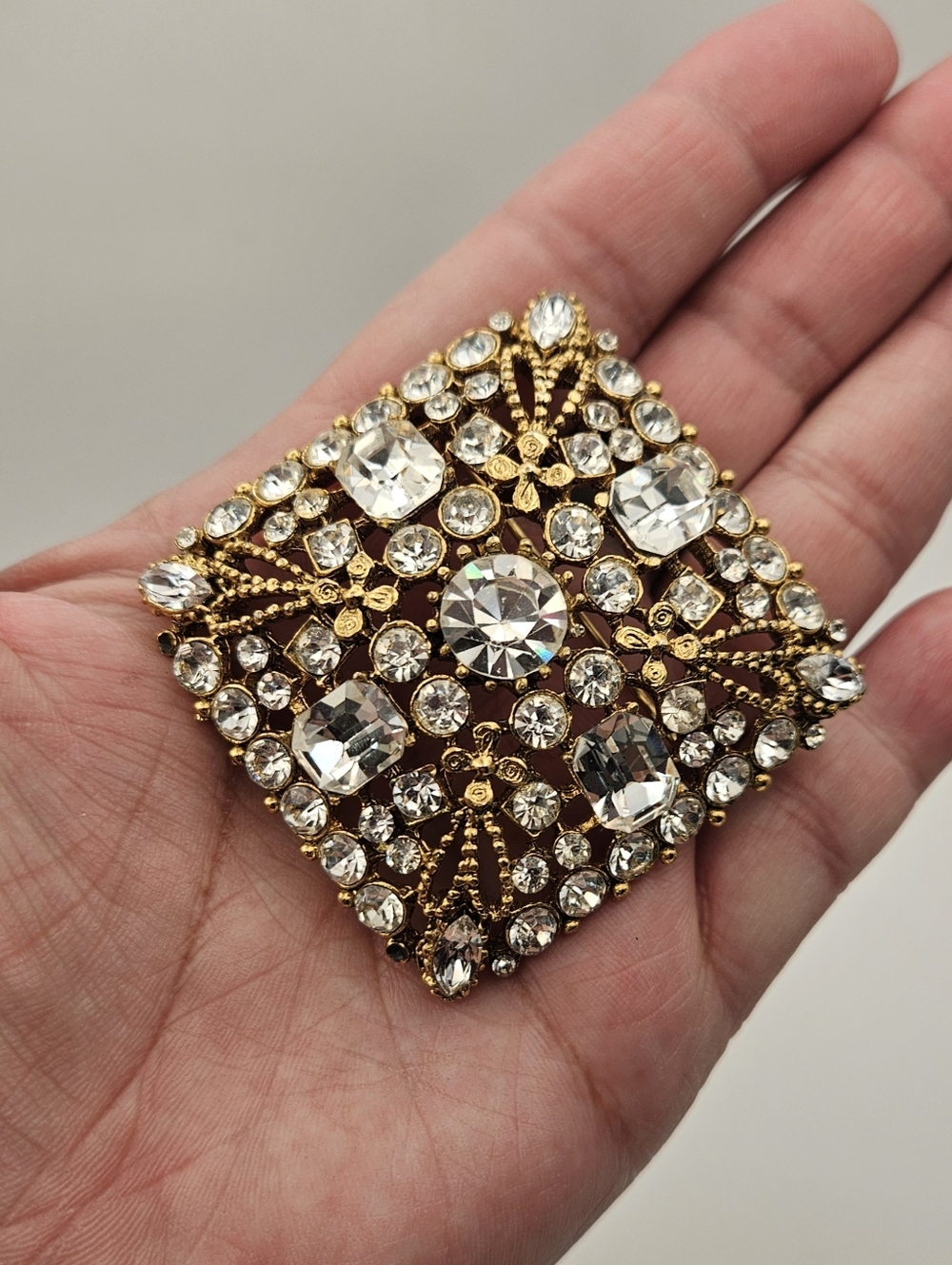 Vintage Capri Signed Rhinestone Brooch Square Gold Tone Openwork Geometric Pin - Picture 5 of 7